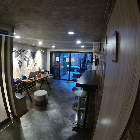 Badu Sukhumvit Dormitory 曼谷 外观 照片